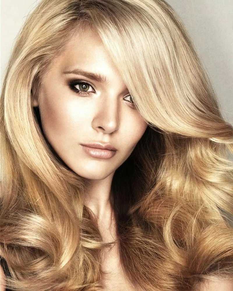 Карамельный блонд цвет волос фото для карих глаз
