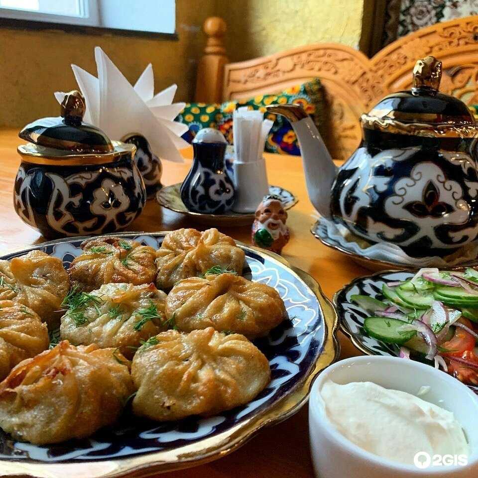 Ближайшая узбекская кухня. Блюда Узбекистана. Узбекские национальные блюда. Узбекская кухня стол. Узбекские кафе с национальными блюдами.