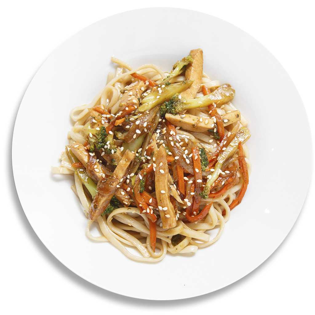 Пшеничная лапша с курицей и овощами. кулинарные рецепты и фоторецепты. варим удон в кипящей воде