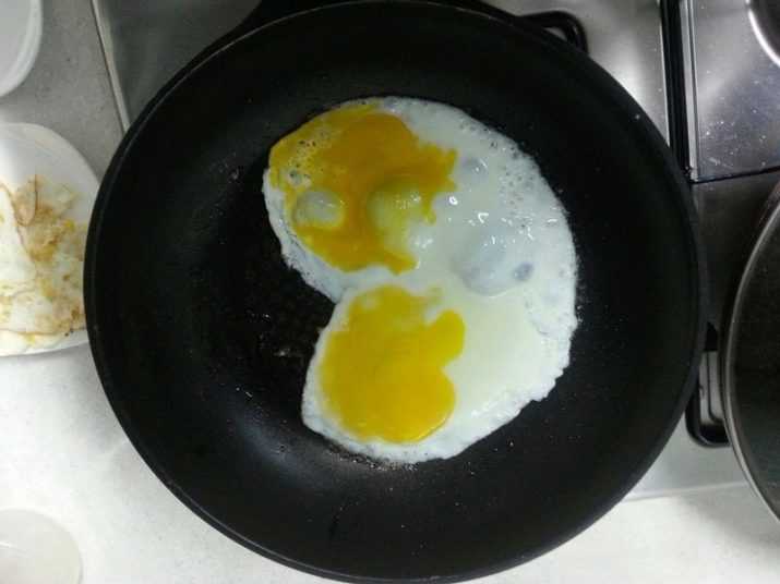 Яичница из 2 яиц калорийность на масле. Яичница глазунья калорийность. Яичница 2 яйца. Яичница без масла. 100 Грамм яичницы.
