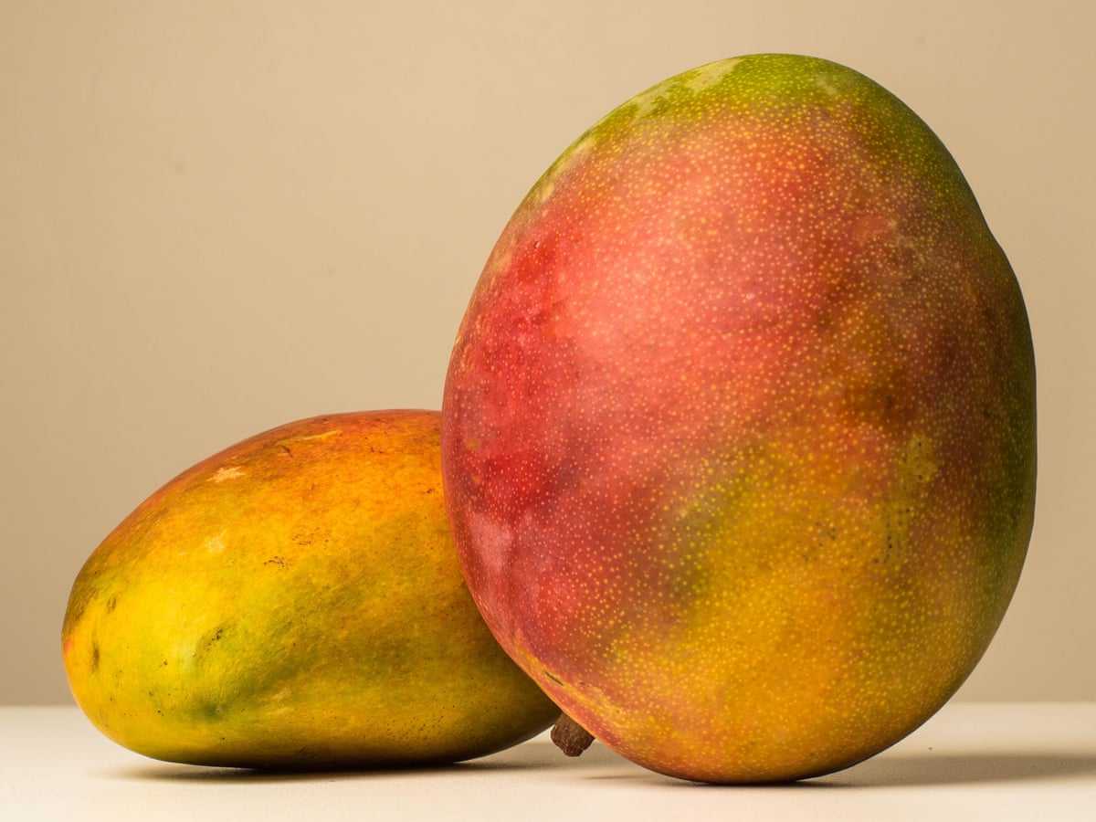 Манго едят с кожурой или без кожуры. Манго при сахарном диабете. Манго для диабетиков. Манго скин фрукт. Есть ли сахар в манго.