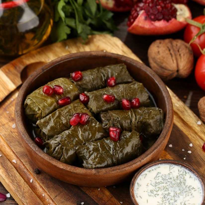 Перец фаршированный. калорийность на 100 грамм, рецепт с мясом и рисом, овощами, сыром, яйцом, творогом, чесноком в духовке, мультиварке