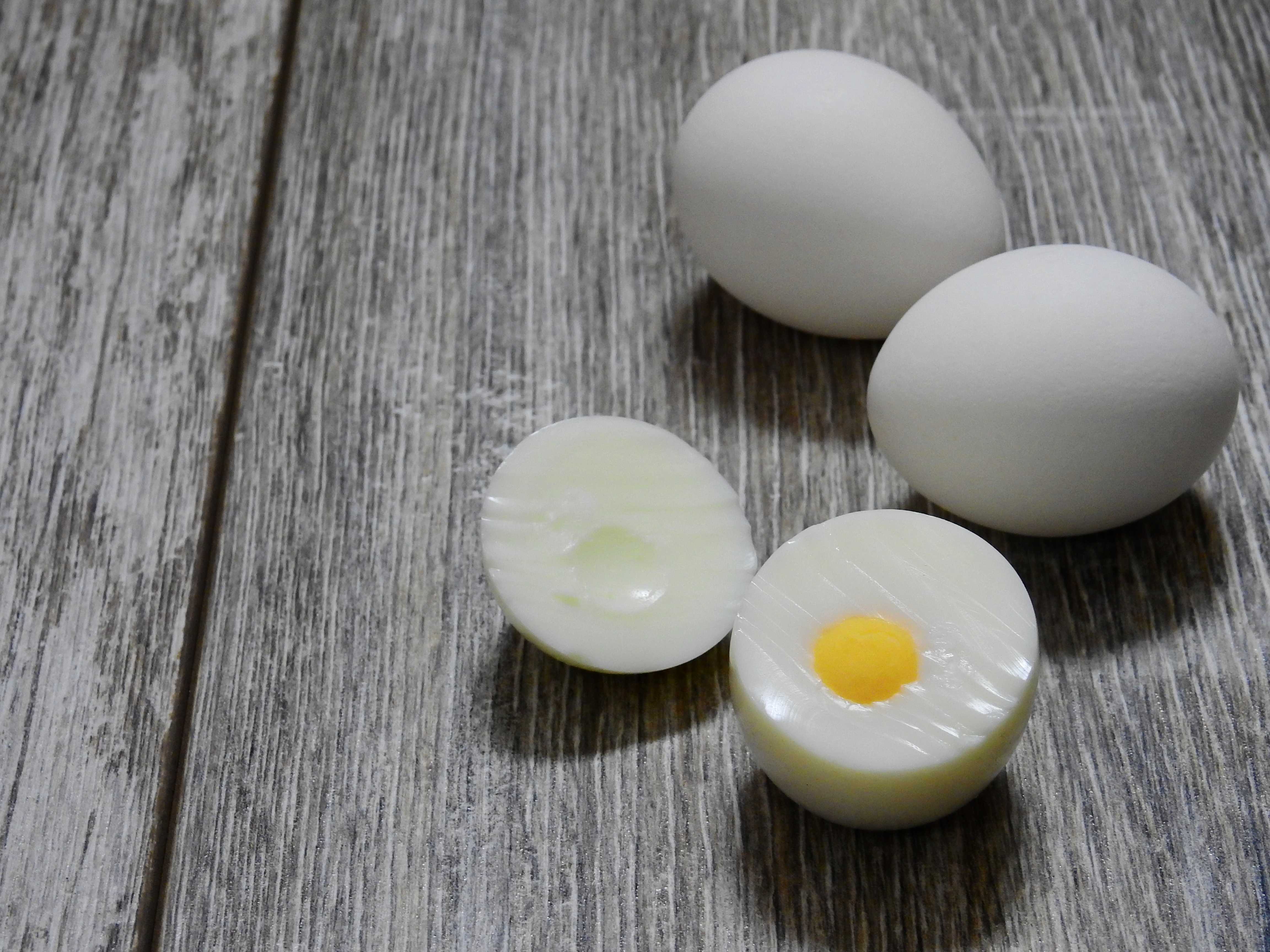 Куриный белок на ночь. Белок яйца. Яичные белки. Яйцо куриное. Вареные яйца.