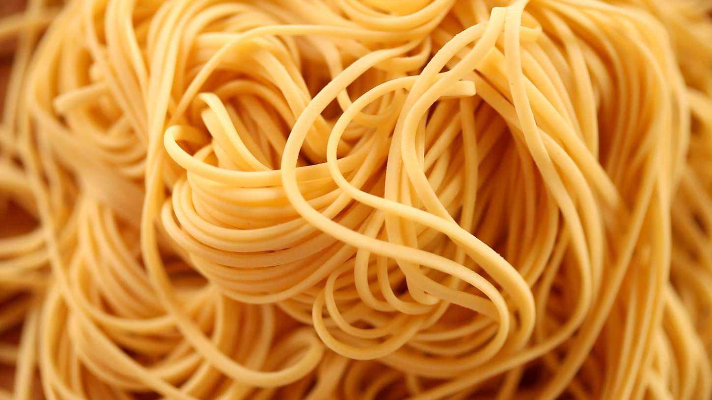 Спагетти. Макароны длинные. Паста спагетти.
