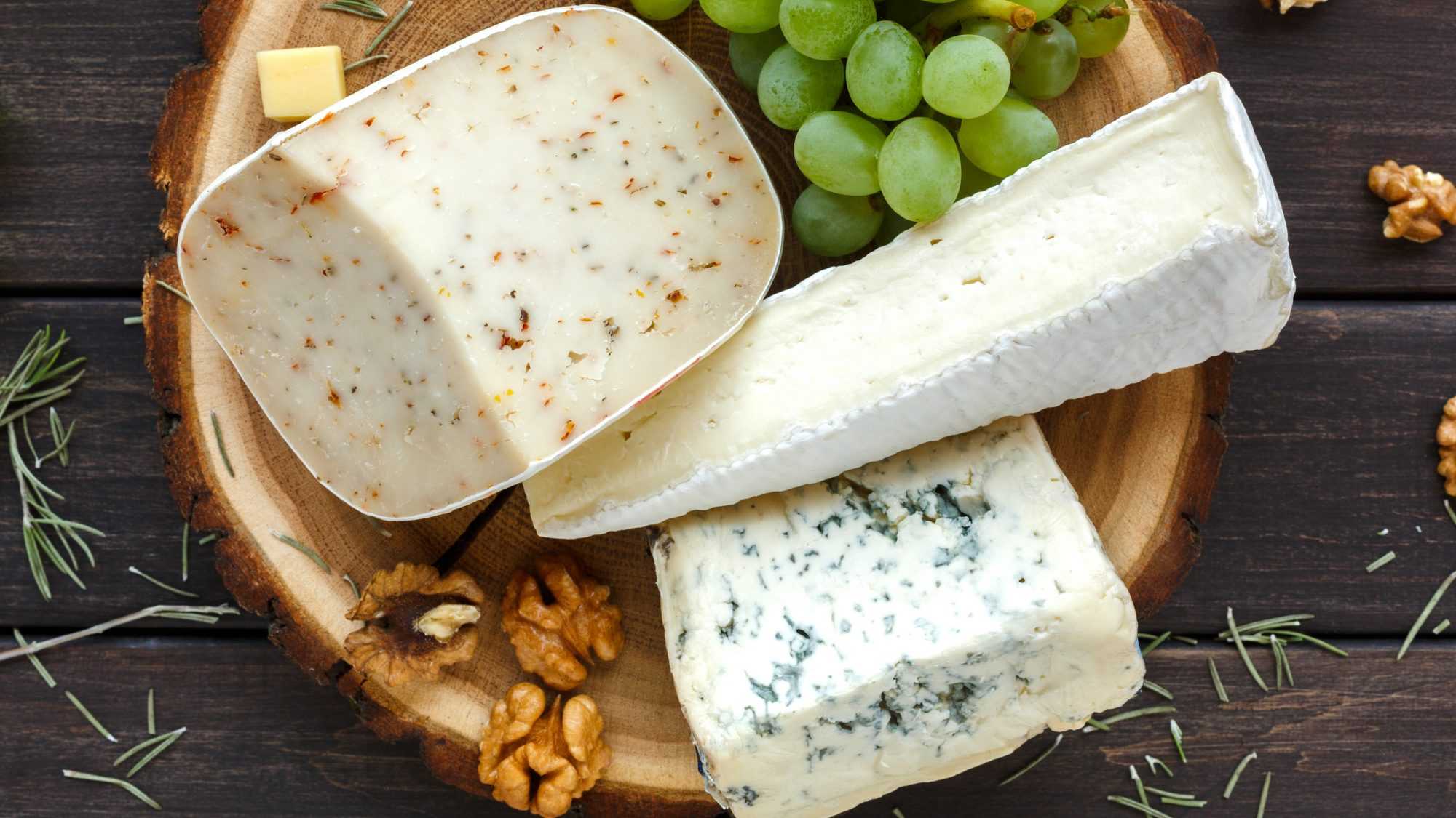 Сыр с разными добавками