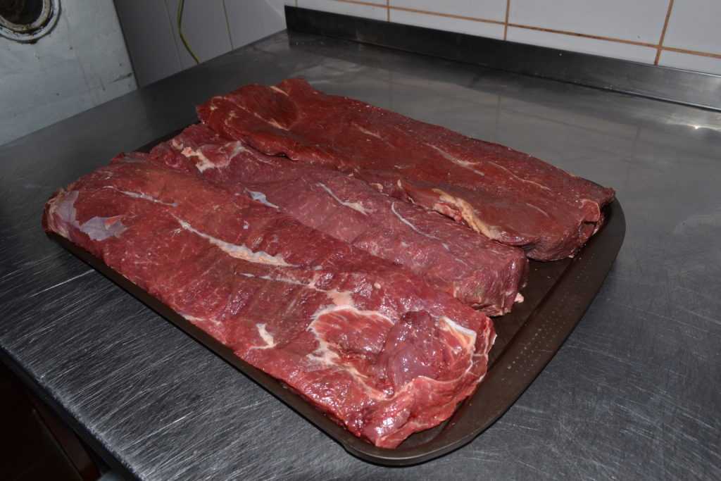 Тонкая говядина. Говядина (тонкий край-Striploin) Frigorifico Парагвай. Толстый край говядина. Толстый филейный край говядины. Толстый край говяжий.