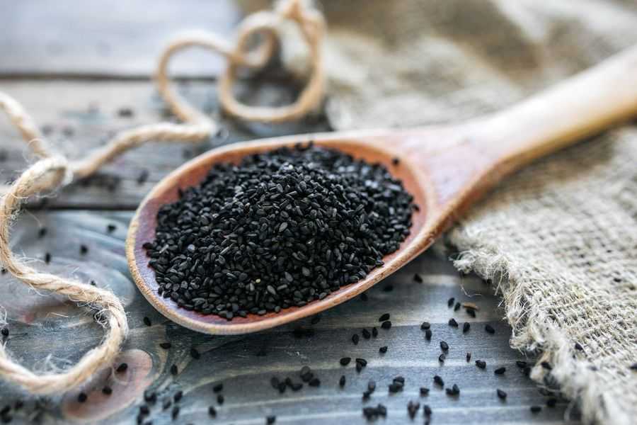 Масло черного тмина: 27 полезных и 4 вредных свойства